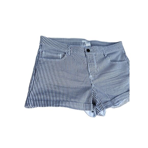 H&M Denim Shorts 10 Womens Mid Rise White Blue Striped Cuffed Casual - Picture 2 of 5